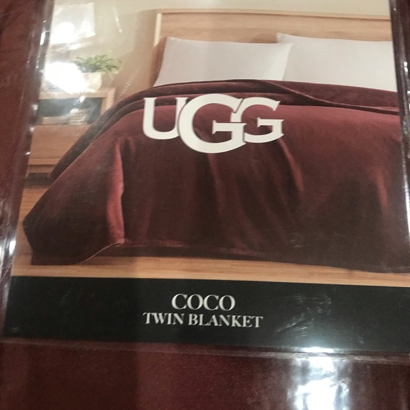 UGG brand very soft new twin size blanket in cola color . - Picture 2 of 12